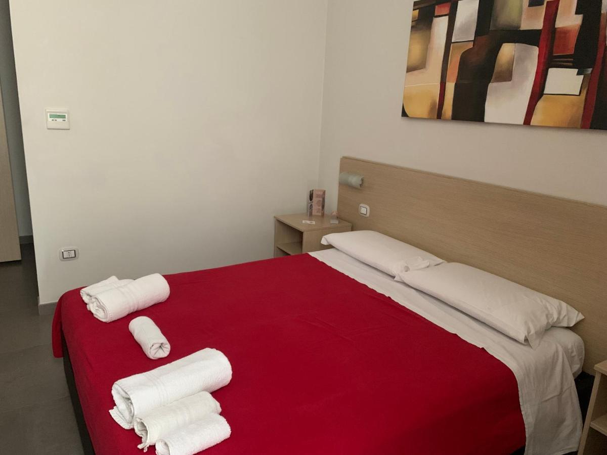 Palazzo 41 Rental Rooms San Pietro Vernotico Exterior photo