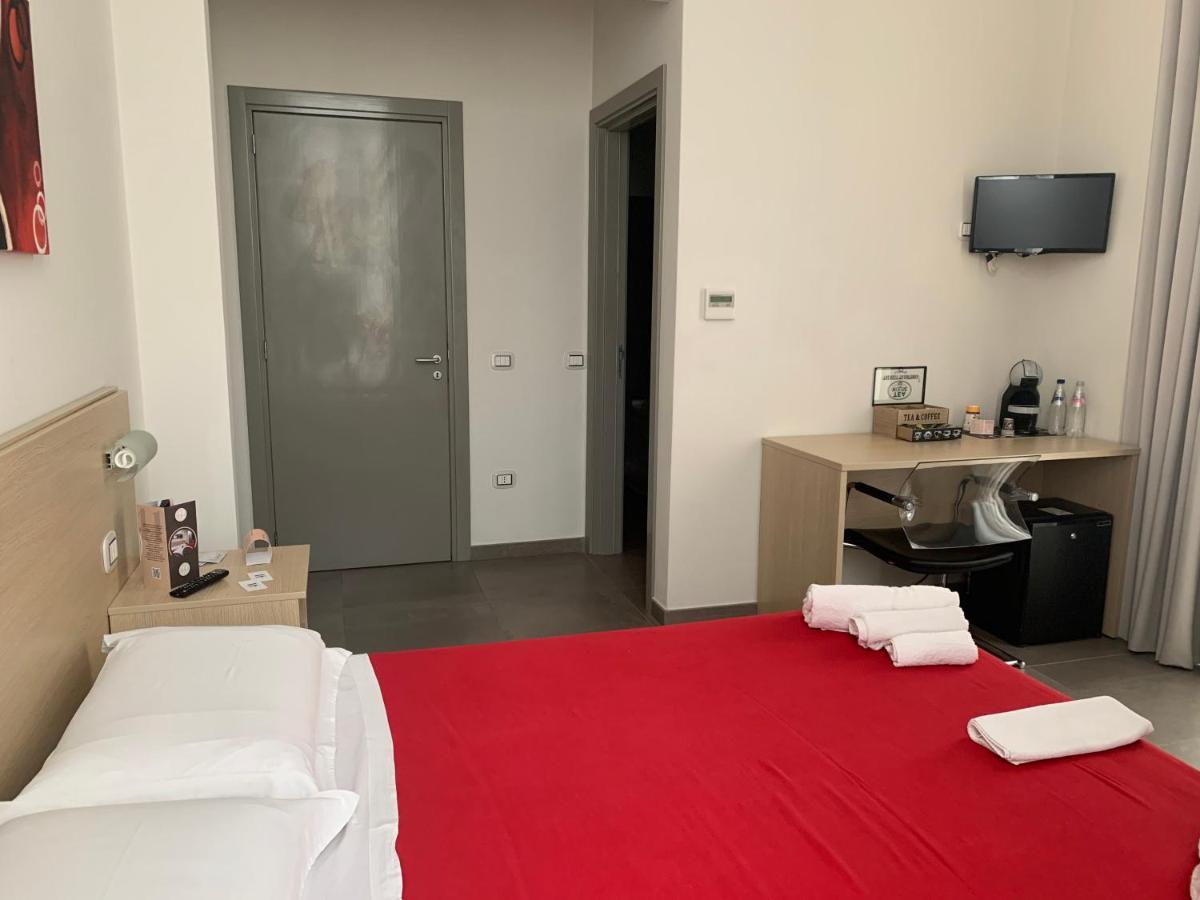 Palazzo 41 Rental Rooms San Pietro Vernotico Exterior photo